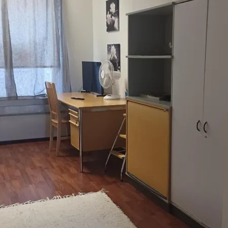 Toimisto-majoitus B Daire *