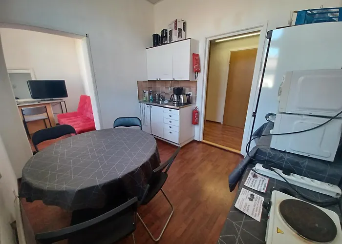 Toimisto-majoitus B *